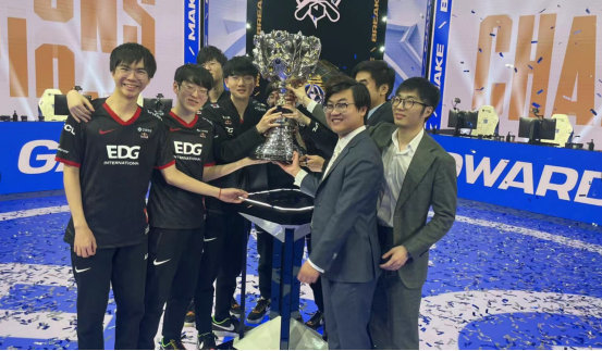 定表现令人 定表现令人