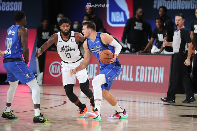 马龙现身跨 马龙现身跨