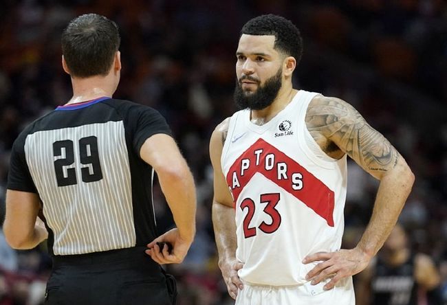 比赛中的两 比赛中的两