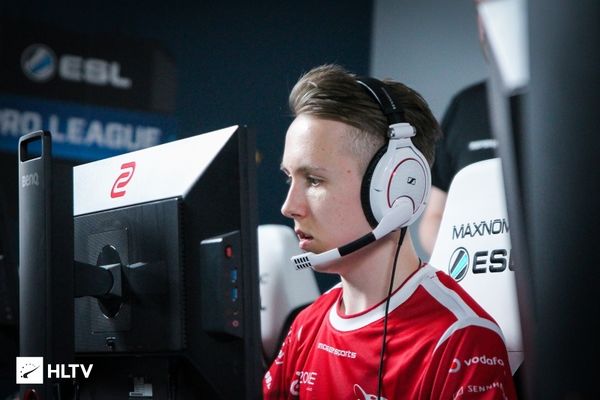 同时把反击 同时把反击